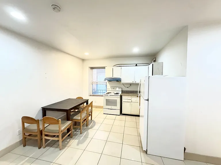 125 Stratford Ave — Photo 11