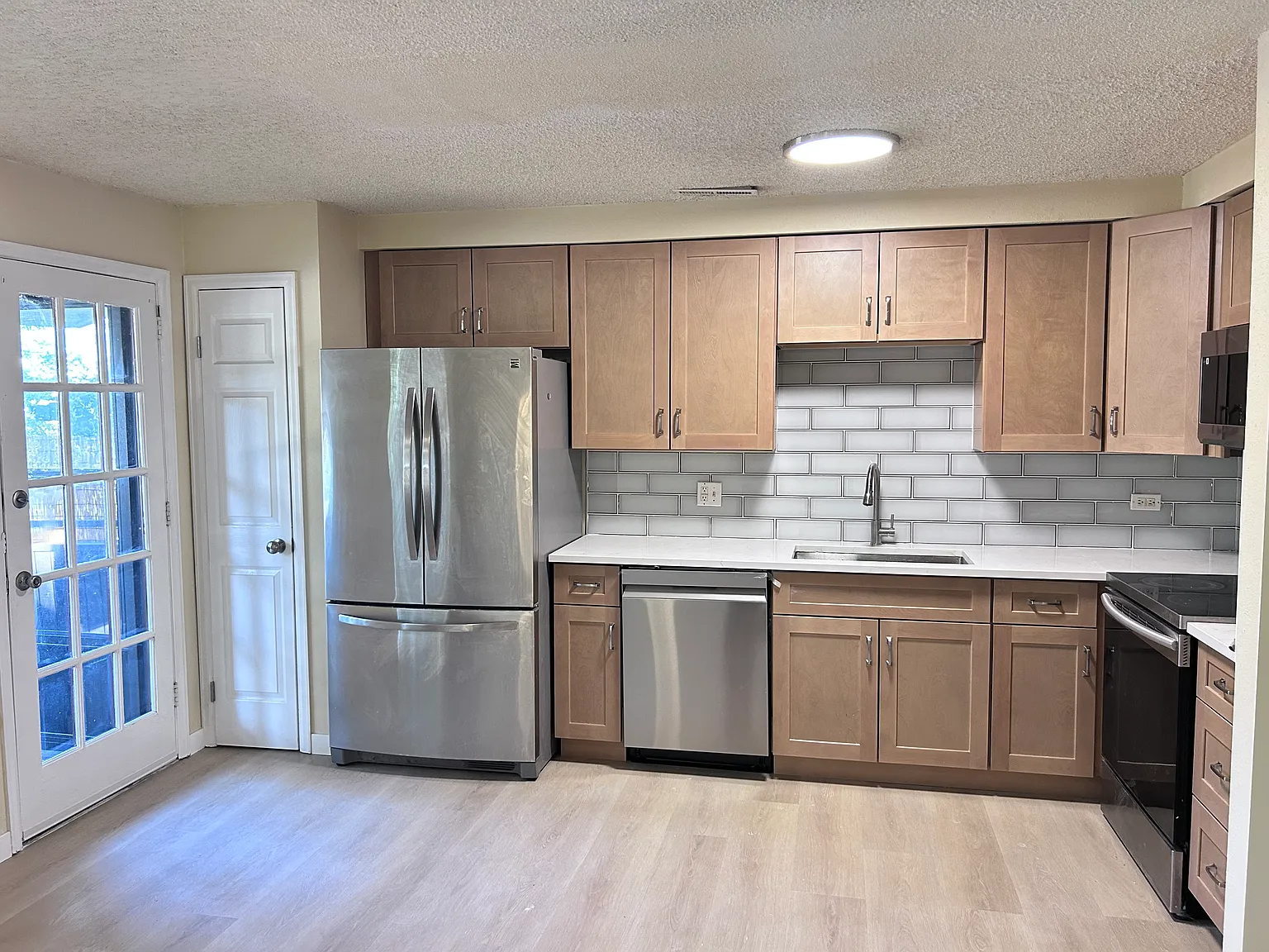 2 bed, 957 sqft, $1,700 — Photo 3