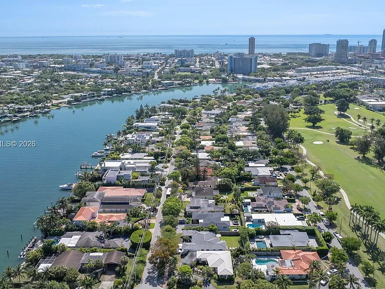 425 N Shore Dr — Photo 51