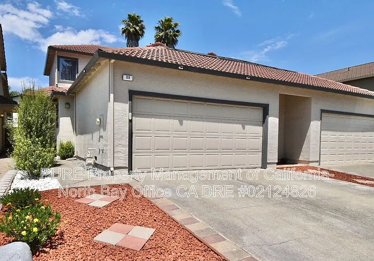 89 Francis Cir — Photo 1