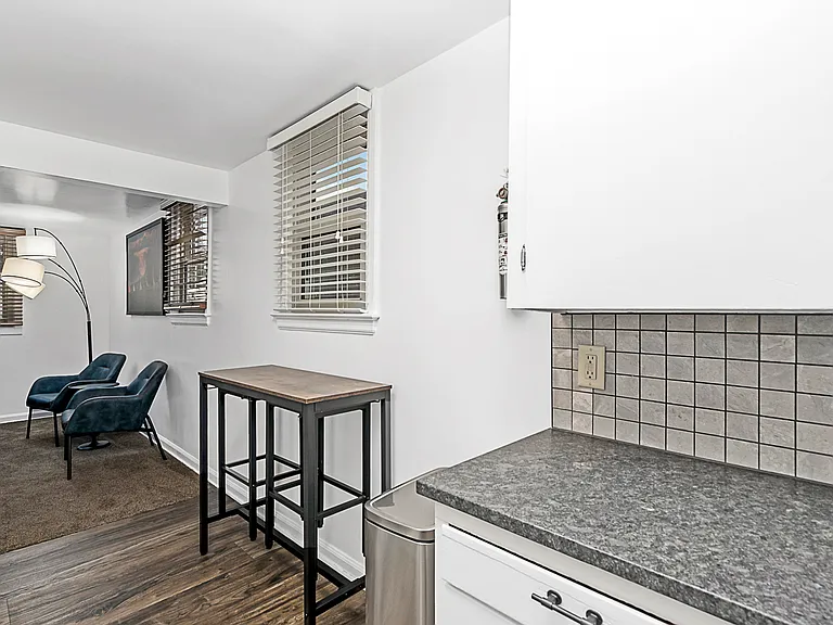 710 W 1st Ave #1 — Photo 6