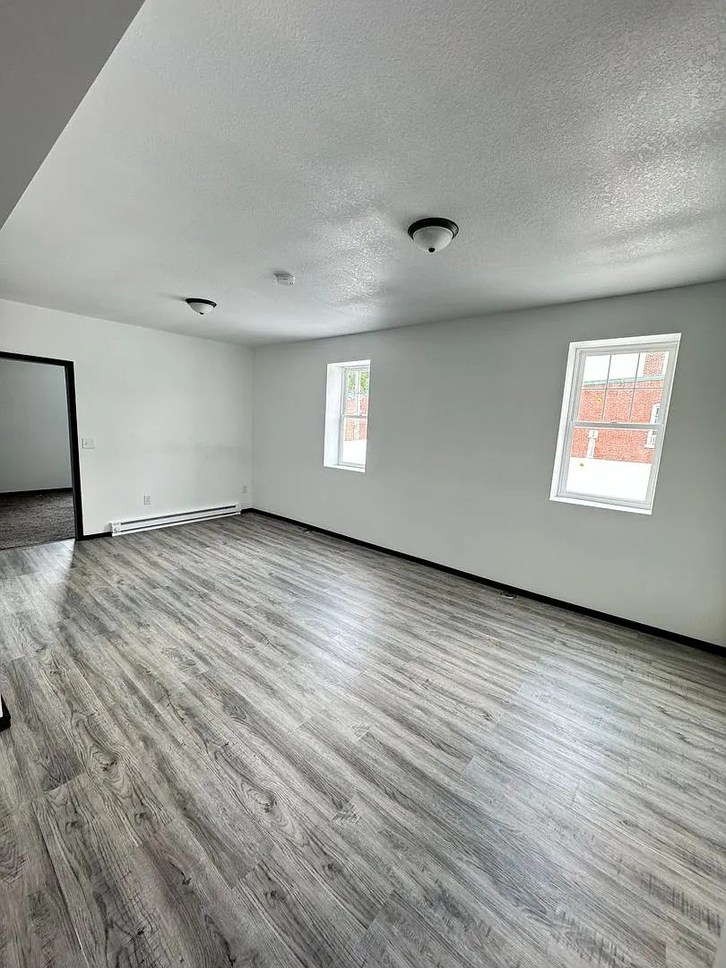 Newly Remodeled 1-Bedroom, 1-Bathroom Apartment $950/Month Millersburg, IN — Photo 1