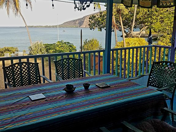 View of the ocean from the lanai.
