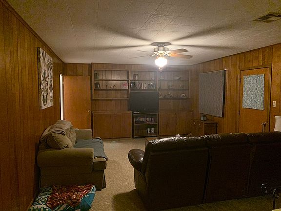 3rd image of 105 Hillcrest Dr