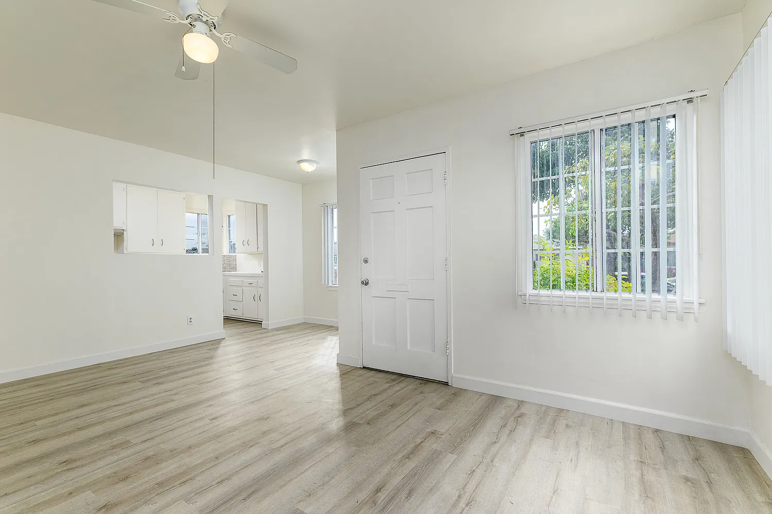 5 bed, 1437 sqft, $3,995 — Photo 2