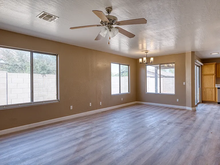 42394 W Oakland Dr — Photo 4