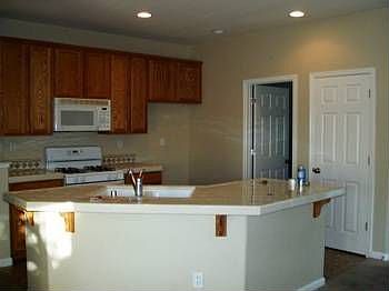 4th image of 421 Summer Garden Way