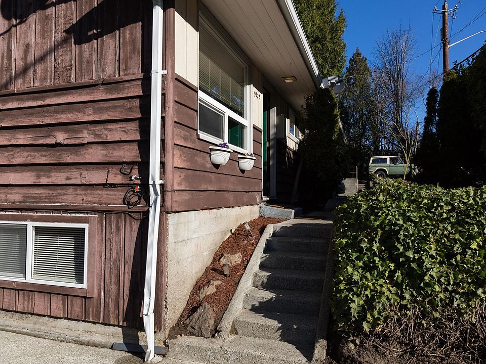 Entry stair to unit