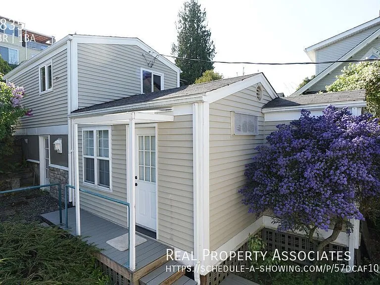 9835 Arrowsmith Ave S #B — Photo 1