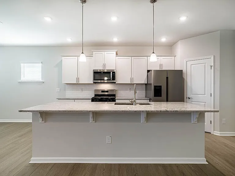 1400 Hollyview Ave — Photo 14