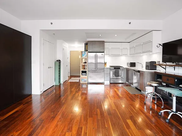 214 N 11th St #3H, Brooklyn, NY 11211