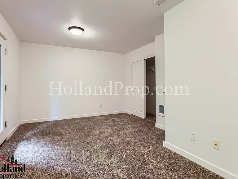 2287 NE Sheffield Ave — Photo 23