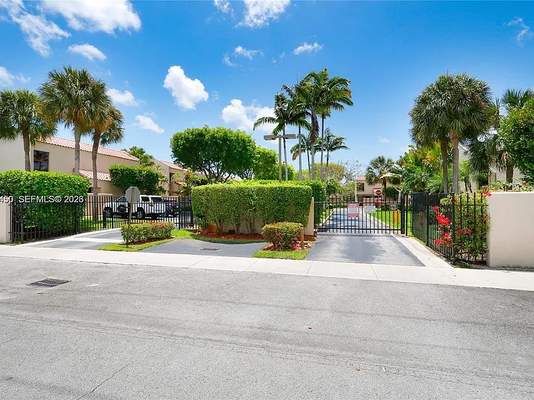8124 SW 87th Ter — Photo 42