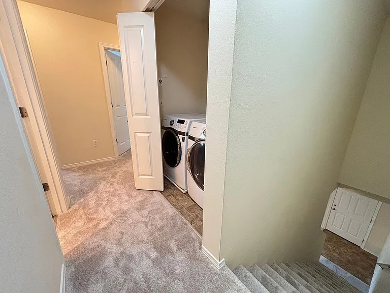 1653 Burnside Pl #B — Photo 10