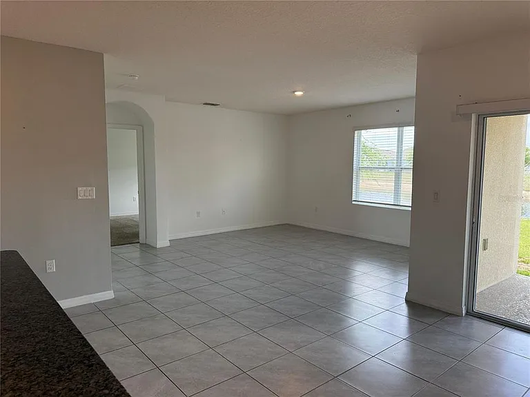 521 Nicken Grv — Photo 7
