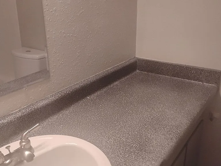 Windsor Gardens Apartments — Photo 11