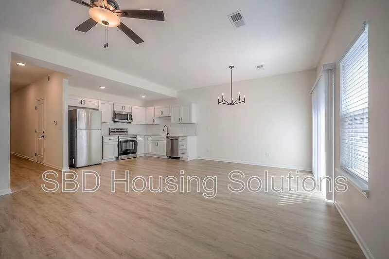 3 bed, 2.5 bath, $1,695 — Photo 3