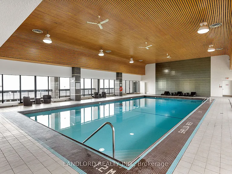 33 Harbour Sq #2208 — Photo 37