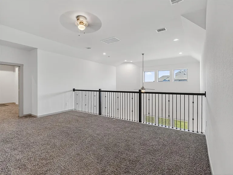 818 Kingwood Dr — Photo 30