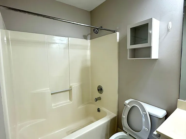 932B Russell St — Photo 28