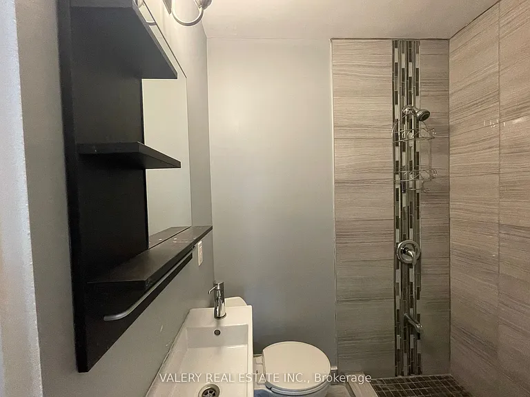 1561 Hurontario St #1 — Photo 8