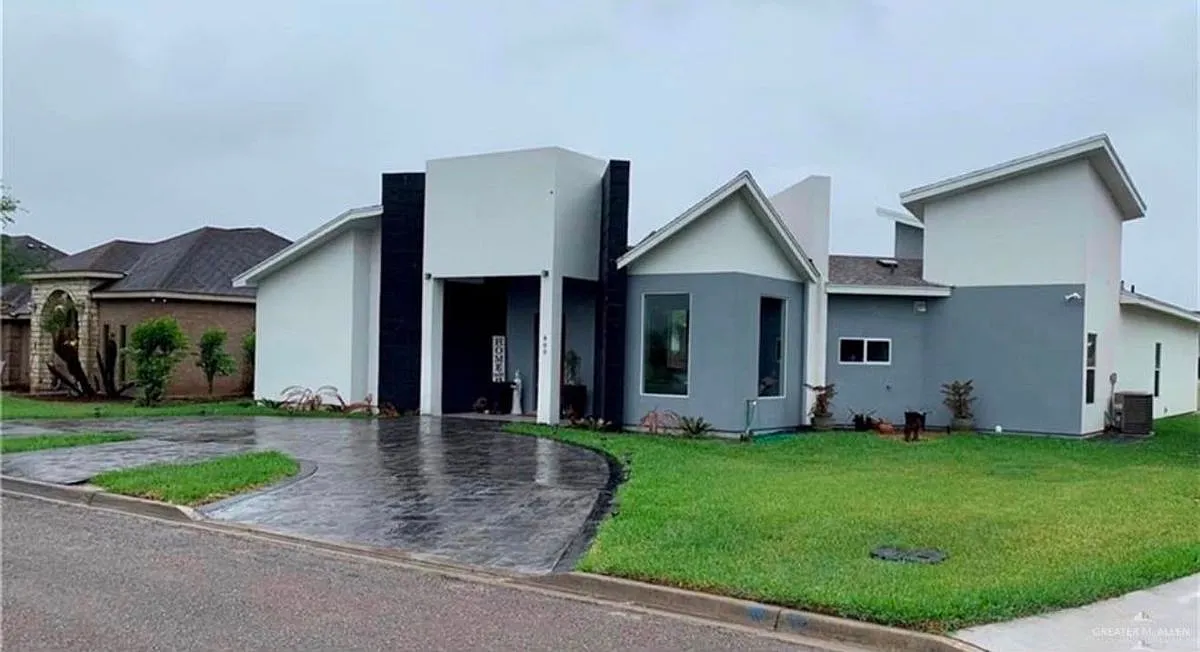 3 bed, 2.5 bath, 1604 sqft, $2,150 — Photo 2