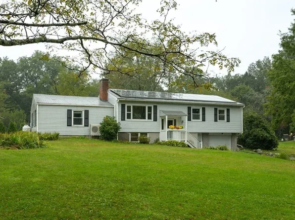 161 Pondview Dr, Amherst, MA 01002
