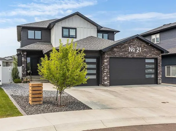 21 Hamptons Clos SE, Medicine Hat, AB T1B 0C6