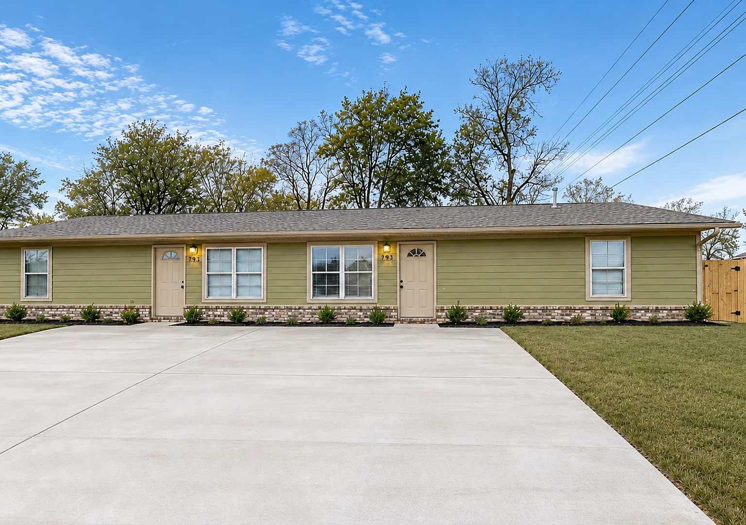 806 N Brook Drive — Photo 2