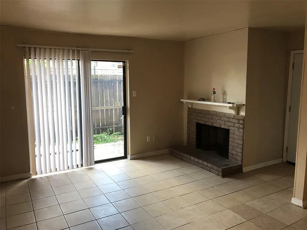 9090 S Braeswood Blvd — Photo 3
