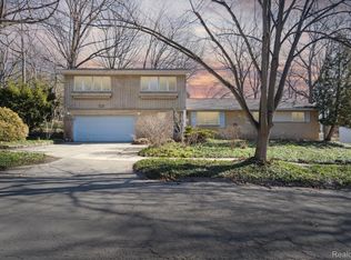 928 Red Oak Rd, Ann Arbor, MI 48103