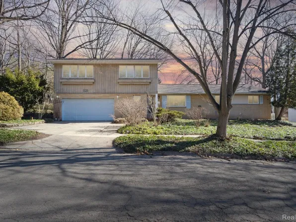 928 Red Oak Rd, Ann Arbor, MI 48103