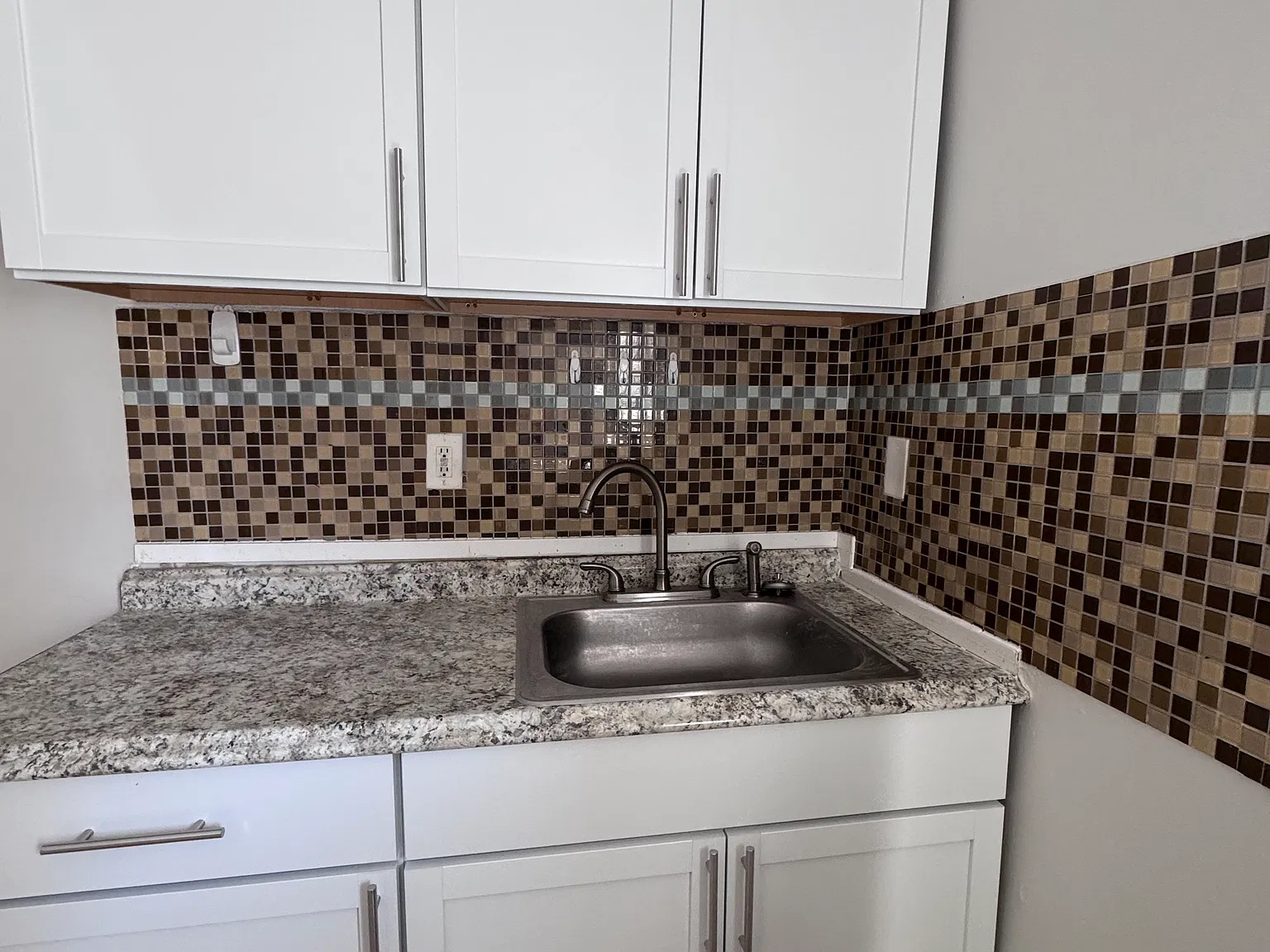 86 Sanford Ave — Photo 3