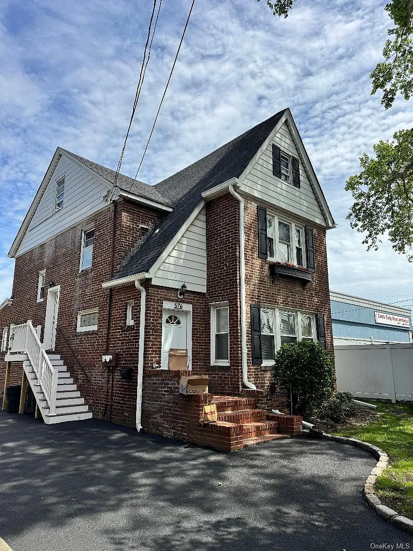 Building Photo - 576 Liberty Ave