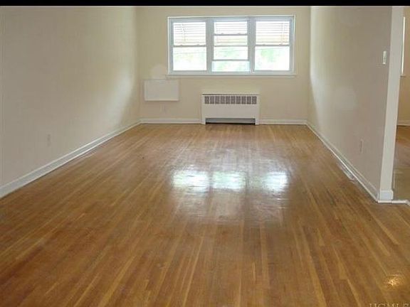 2nd image of 1319 Saint Lawrence Ave Floor 2