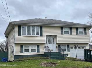 26 Carroll Pl, Troy, NY 12180