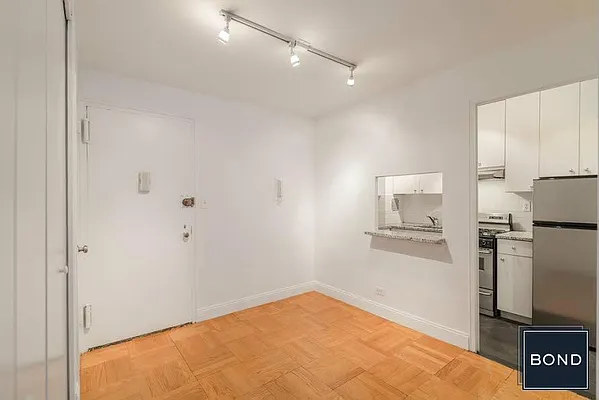 Rented by Bond New York | media 16