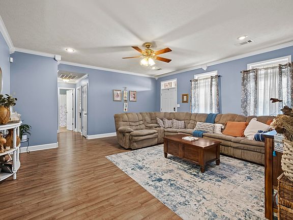 3rd image of 61 Rebecca Ln