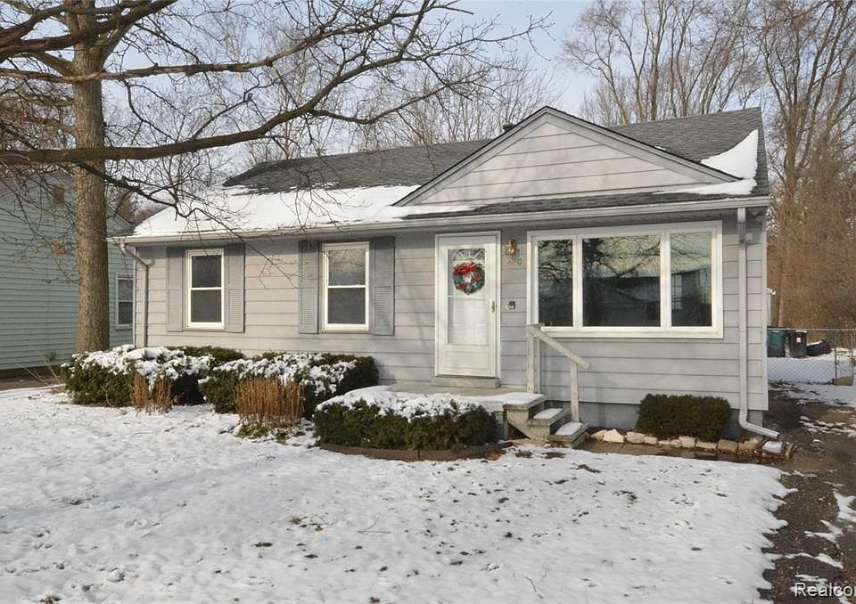 1st image of 889 Robinwood Dr