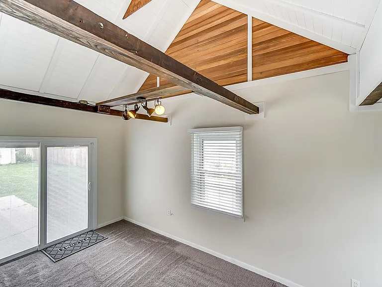 71 Lucas Dr — Photo 39