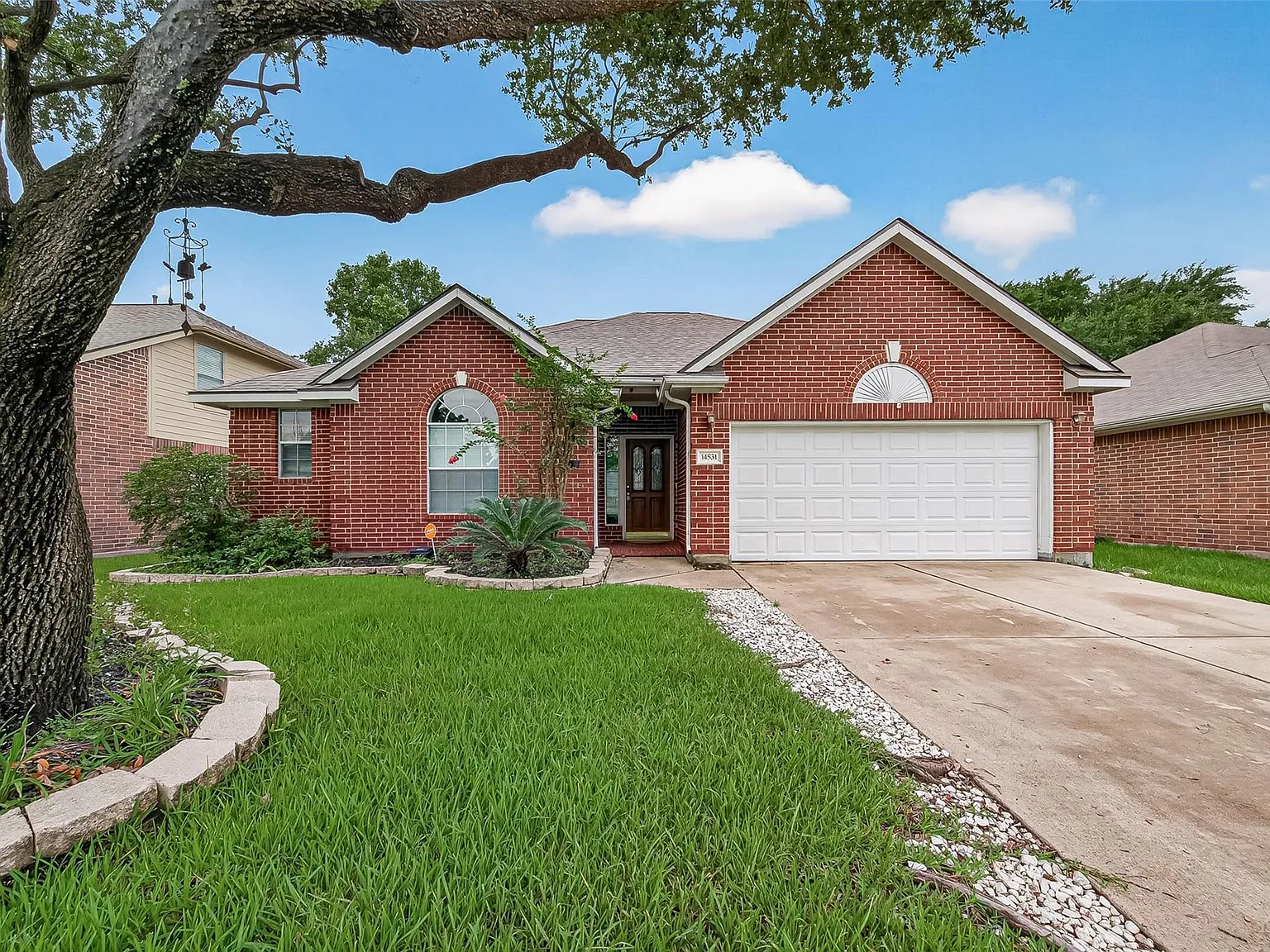 3 bed, 2.0 bath, 1930 sqft, $2,150 — Photo 3