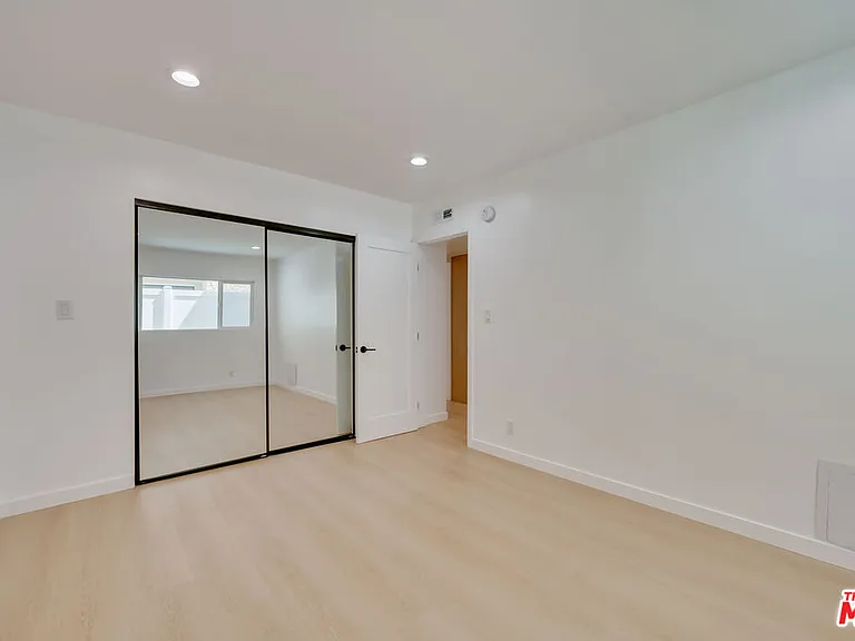 1021 N Genesee Ave #4 — Photo 8