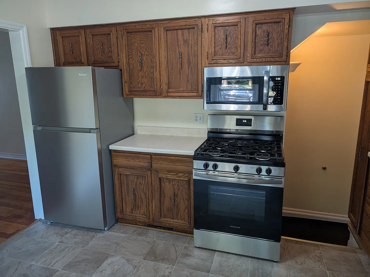 3 bed, 1114 sqft, $2,300 — Photo 3