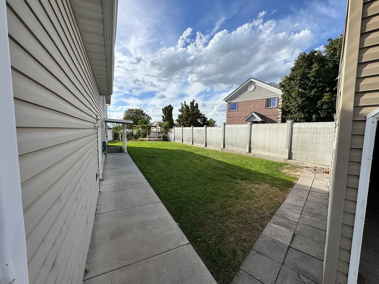 3 bed, 1200 sqft, $1,900 — Photo 4