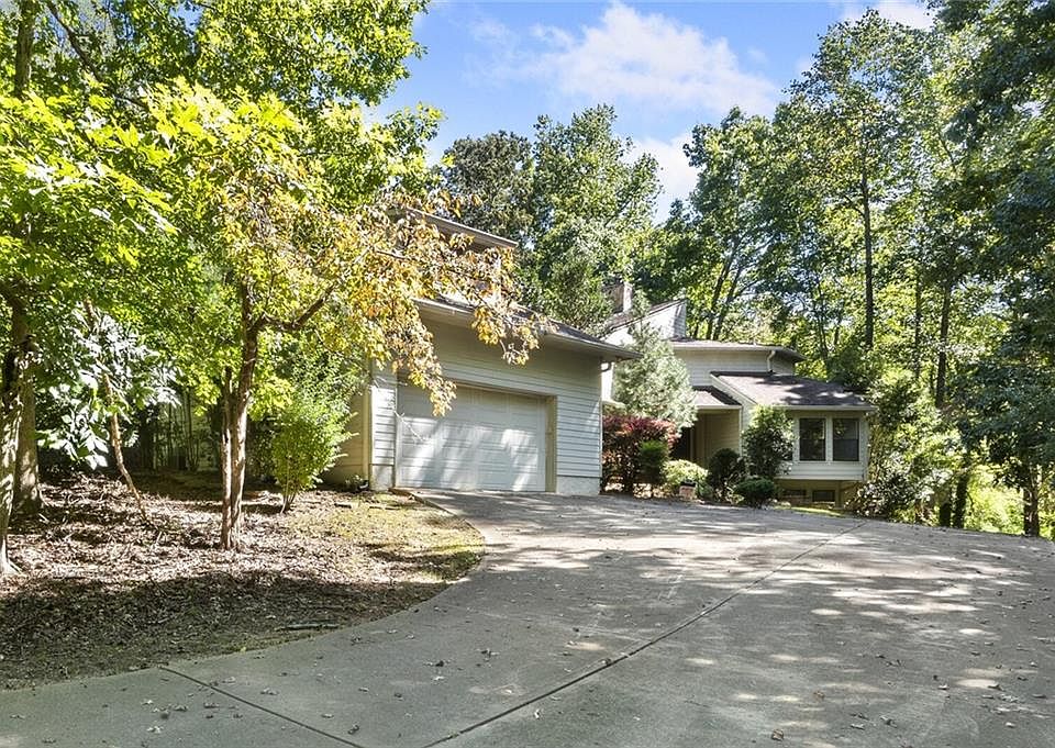 1st image of 2790 Meadow Dr