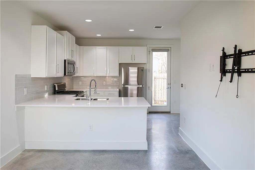 2 bed, 2.5 bath, 959 sqft, $2,200 — Photo 4