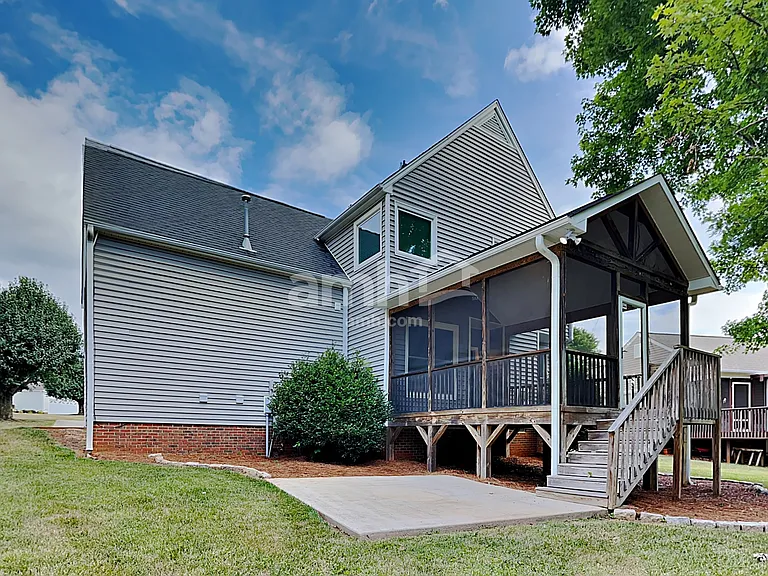 135 Lonetree Dr — Photo 22