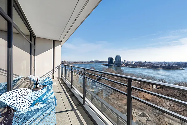 Sold by Corcoran | media 4