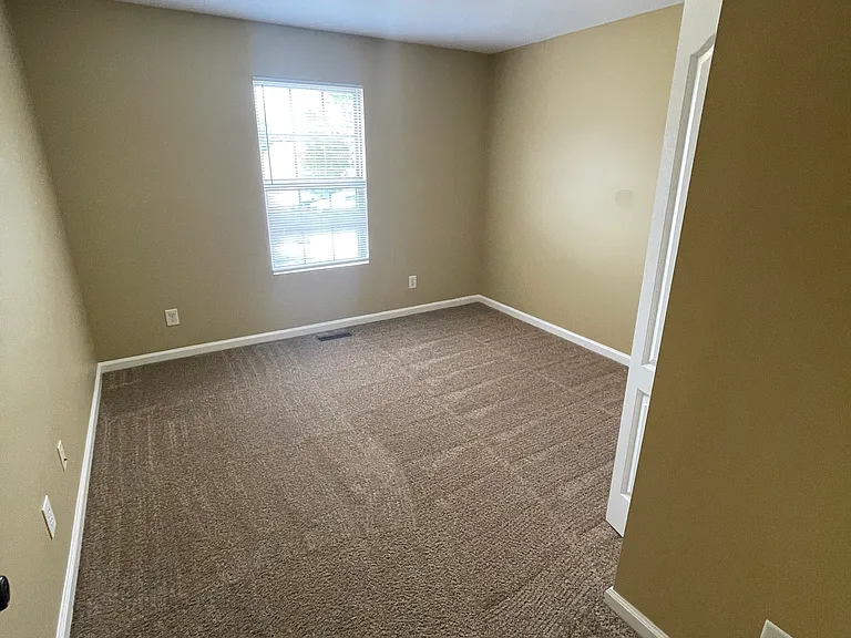 1730 Thistlewood Dr #D — Photo 8