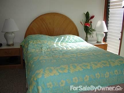 master bedroom
						:
						this is a queen bed; the 3/4 bath is on the other side of the room. Hear waves !